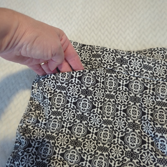 Chico's Pants Black White Zipper Pockets Cropped Ankle Stretch Size 1.5T… - Picture 3 of 8